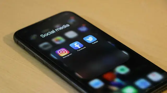 Instagram, Facebook and other social apps on a phone